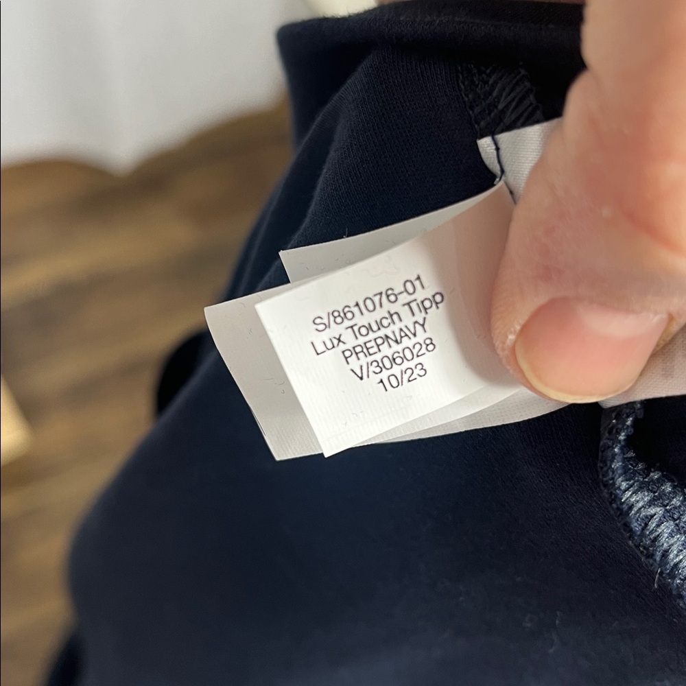 NWT Banana Republic Luxury Touch Tipp Resort Shirt in Prep Navy. - Picture 8 of 8